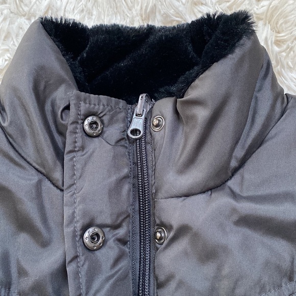 πHPπ KC Collections Reversible Vest π Gray & Black - Picture 7 of 16